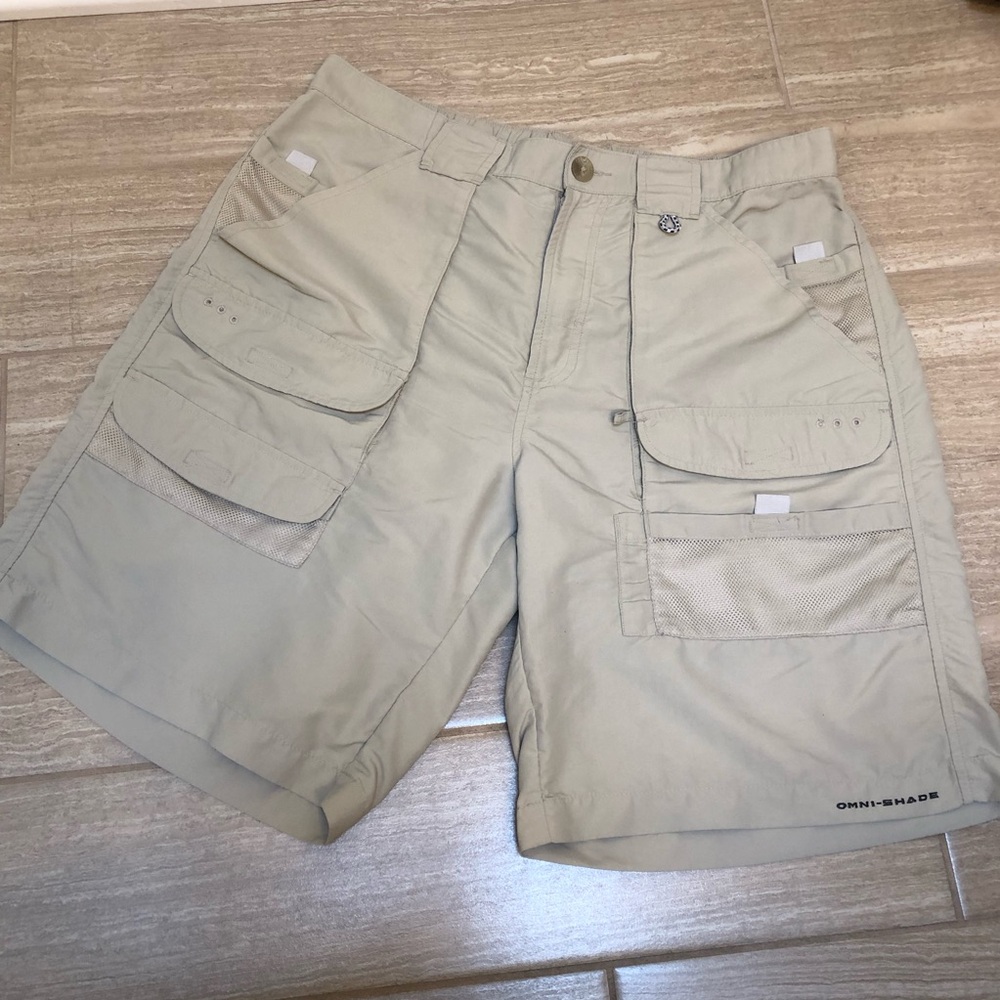 Columbia Men's Tan Cargo Shorts Size 34 lots of pockets!